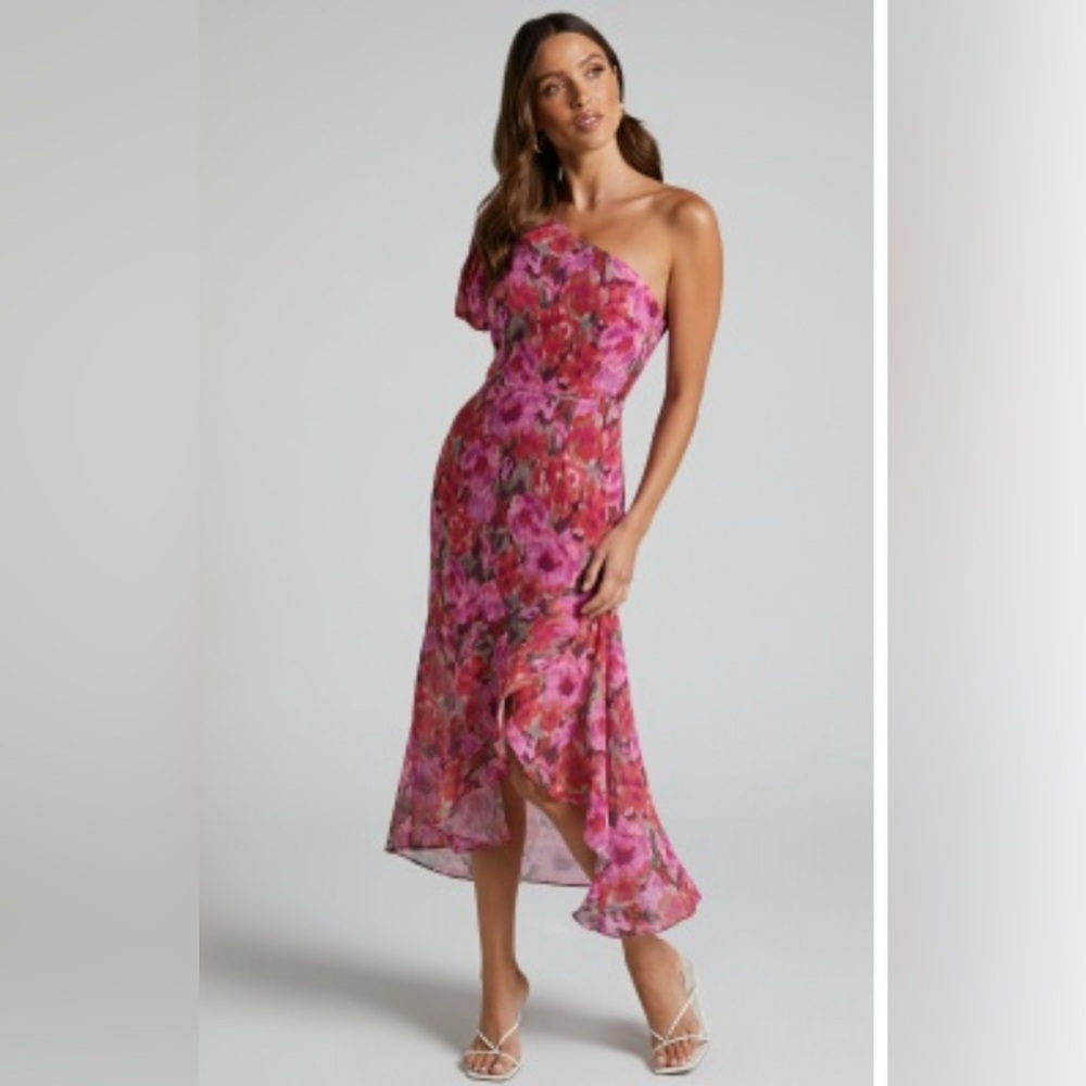 Showpo ONE SHOULDER RUFFLE TULIP HEM DRESS IN VIOLETTE BLUR FLORAL